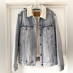 Levi’s Premium Sherpa Trucker Jacket - Light Wash (Medium)